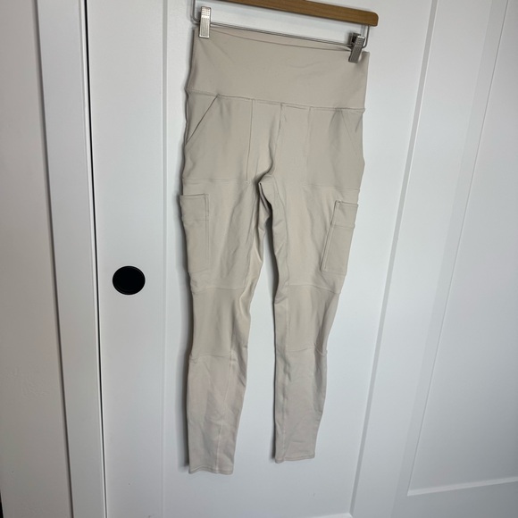 Alo Yoga High Waisted Cargo Leggings Ankle Bone Cream Size Medium - Picture 2 of 6